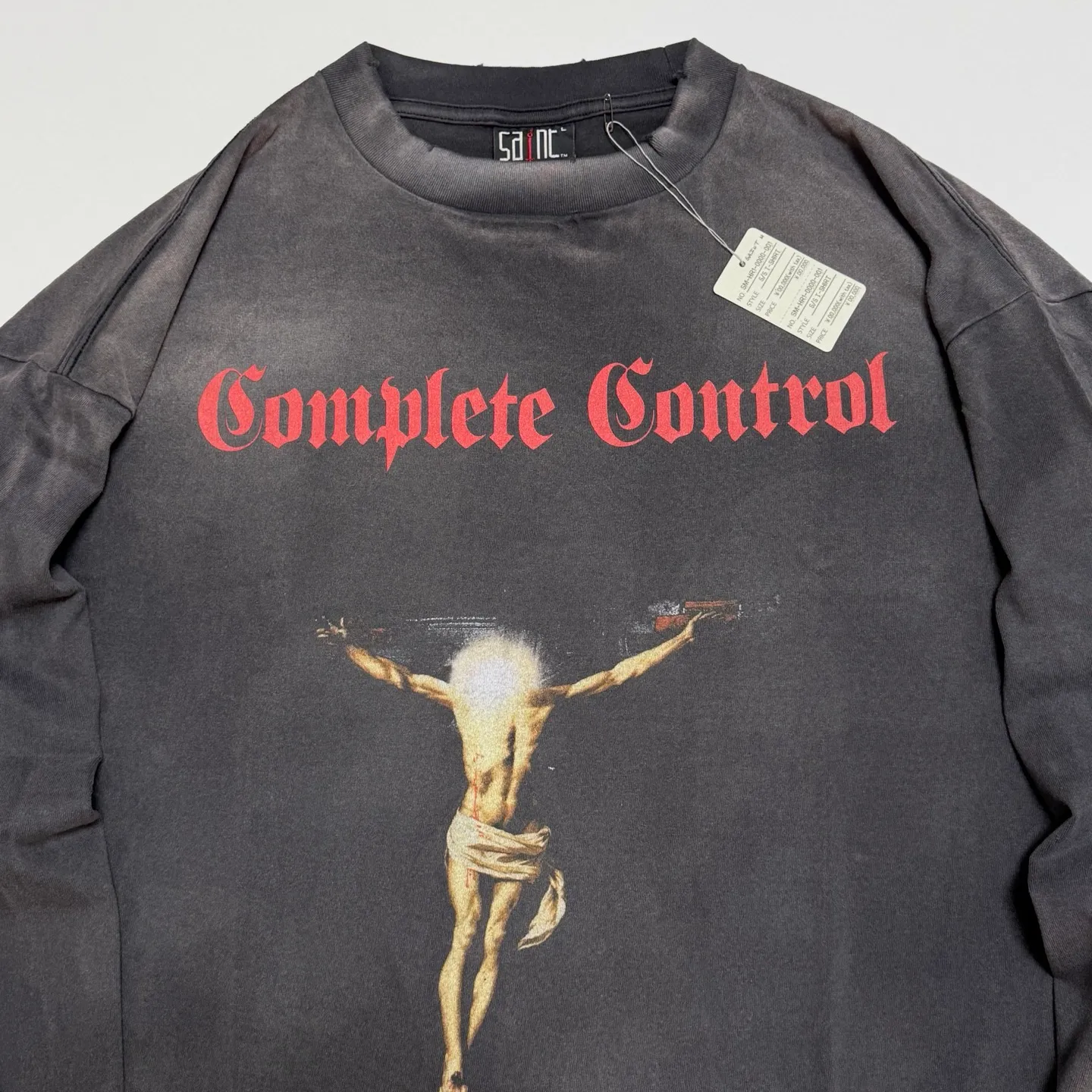 SAINT Mxxxxxx × Kosuke Kawamura KK_LS TEE/COMPLETE CONTRL/BLK KK joint model Jesus AK submachine gun cross long-sleeved TEE Washed black S-XL KK joint model creative submachine gun Jesus cross The fading of sulfur dye on ready-to-wear and washed water to make it old Hand-splashed ink hole processing The printing is repeatedly modified to outline the ultimate restoration ZP Cylindrical side seam high weight fabric Stiff and comfortable Correct accessories Customized co-branded wash mark/little angel mark, top purchasing agent level